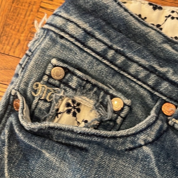 Miss Me Denim Cutoff Shorts size 28 - Picture 2 of 9